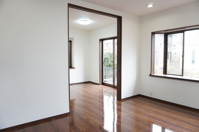 越谷市大字大道 中古戸建の居間・リビング