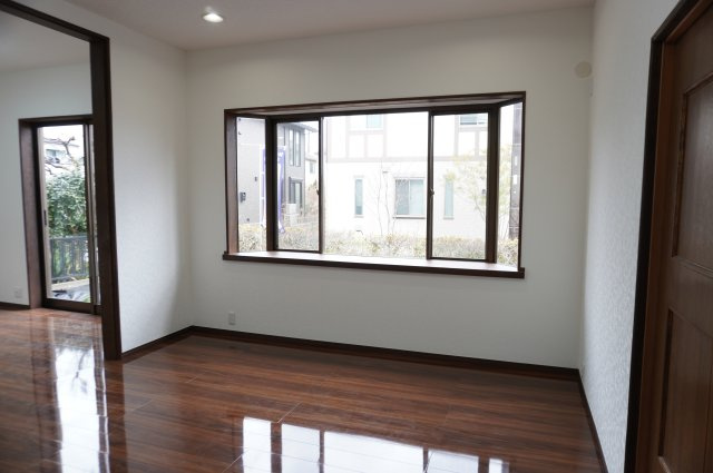 越谷市大字大道 中古戸建の居間・リビング