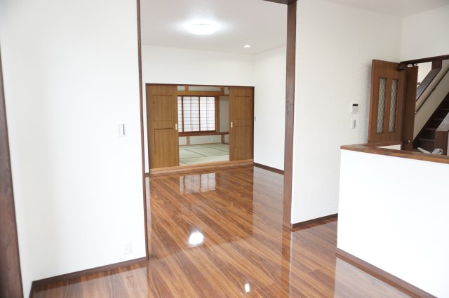 越谷市大字大道 中古戸建の居間・リビング