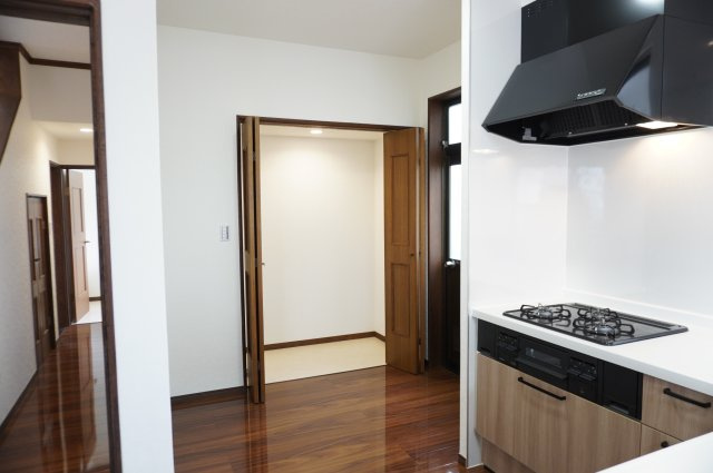 越谷市大字大道 中古戸建の居間・リビング