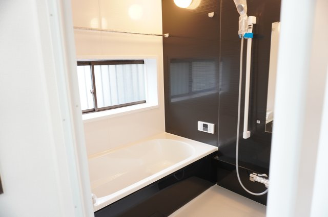 越谷市大字大道 中古戸建の浴室