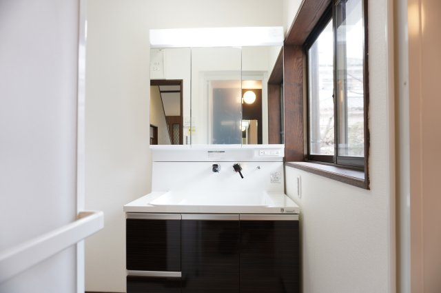 越谷市大字大道 中古戸建の独立洗面台