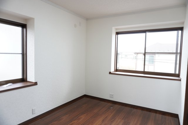 越谷市大字大道 中古戸建の洋室|2階 6帖＋６帖