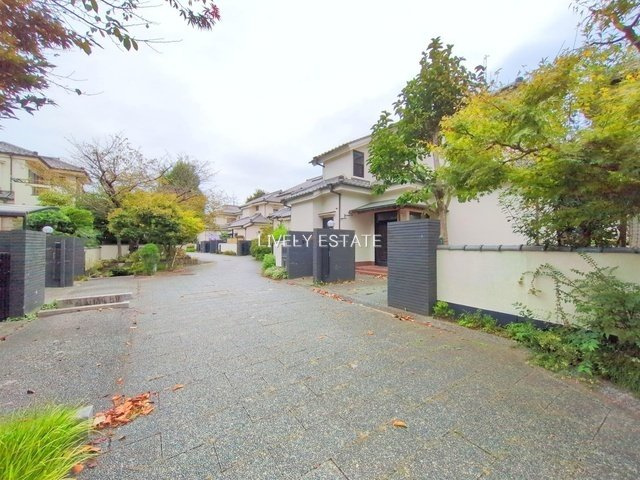 越谷市大字大道 中古戸建の前面道路含む現地写真