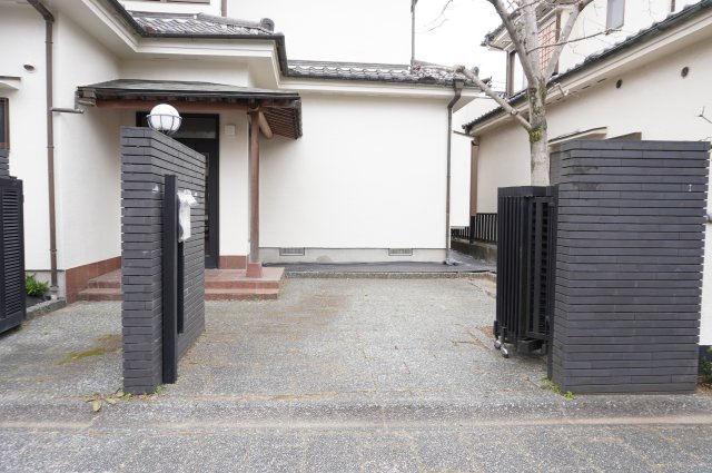 越谷市大字大道 中古戸建の駐車場