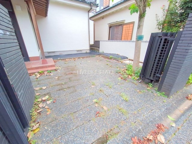 越谷市大字大道 中古戸建の駐車場