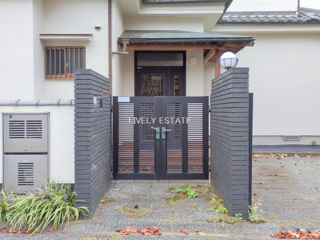 越谷市大字大道 中古戸建の玄関