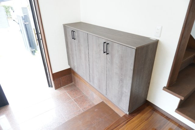越谷市大字大道 中古戸建の玄関