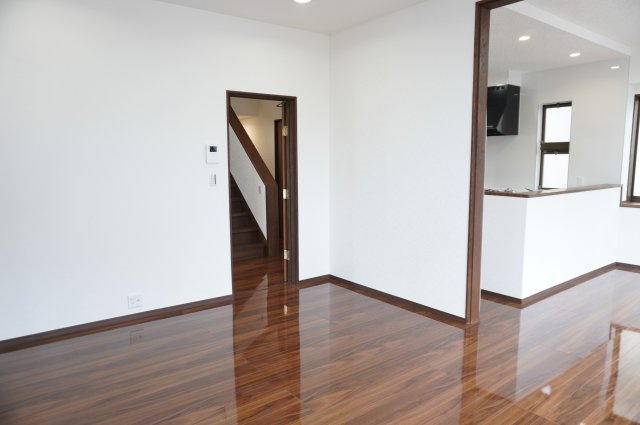 越谷市大字大道 中古戸建の居間・リビング