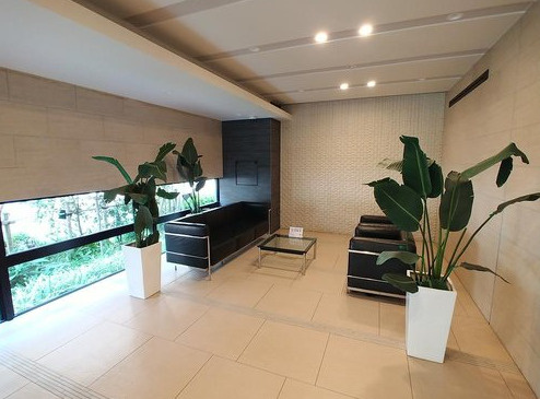 シャリエ新大阪のその他共用部分|◆共用部分には応接セットがあり、急な来客にもご使用いただけます！