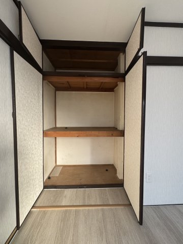 松島四丁目マンションの収納|奥行きのある収納