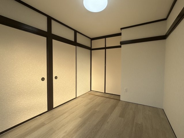 松島四丁目マンションの洋室