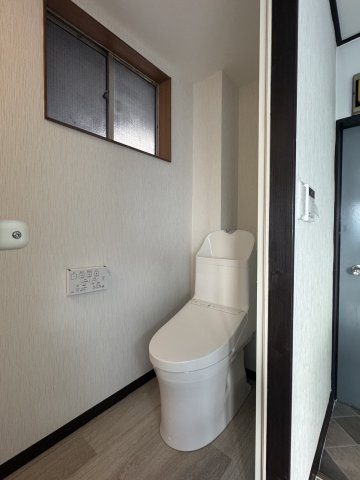 松島四丁目マンションのトイレ|温水洗浄便座