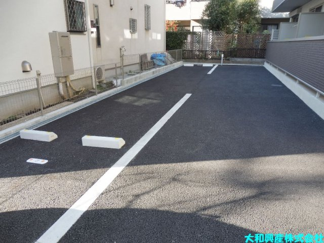 ファーストステージ小田急相模原の駐車場