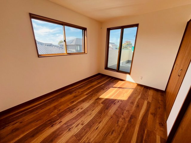 加須市下高柳　第13期　全7邸の洋室|〇7号棟　洋室　6.2帖〇
各居室に収納がございますので最大限お部屋を広く使うことができます♪
2025年11月撮影