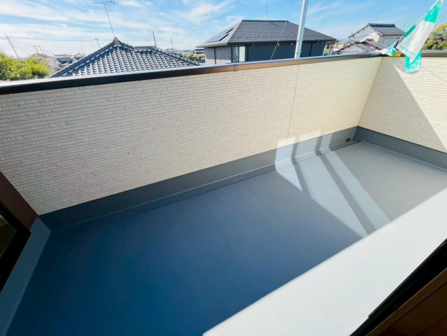 加須市下高柳　第13期　全7邸のバルコニー|〇7号棟　バルコニー〇
開放的なバルコニー！２居室から出入りできるので、お布団を干す際にもとても便利です♪
2025年11月撮影