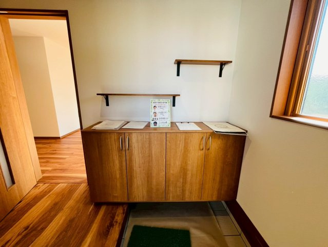 加須市下高柳　第13期　全7邸の玄関|〇7号棟　玄関〇
広い玄関ホールに靴などの収納スペースが付いた間取り♪おうちの顔である玄関は大切なお客様をお迎えする大切な空間です（＾＾）
2025年11月撮影