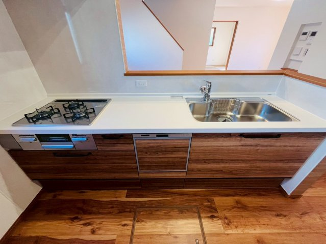 加須市下高柳　第13期　全7邸のキッチン|〇7号棟　キッチン〇
時短、節水にもなる食洗機付きキッチン♪洗い物を気にせずに食器が使えるので、ノンストレスで楽しくお料理を作ることができます（＾＾）
2025年11月撮影