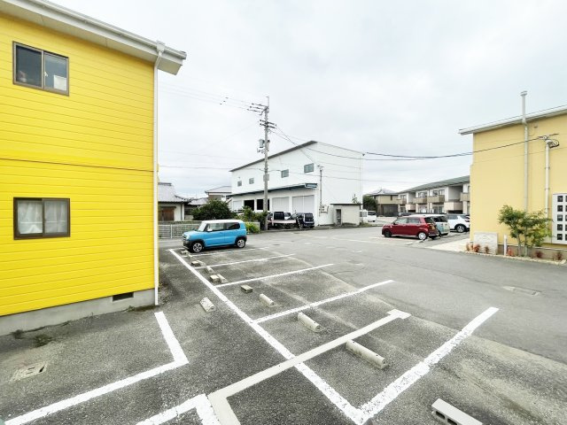 メゾニティ北矢三Aの駐車場