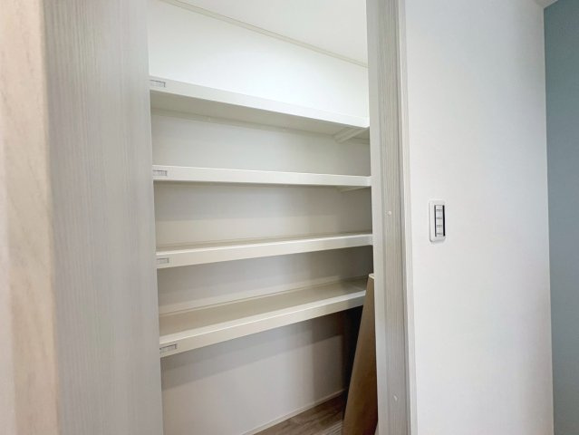 新築戸建　岐阜市朝霧町　全2区画分譲の収納|■パントリー　■ヤマダ不動産　株式会社リライフ　
■夢のマイホーム購入をフルサポートします！