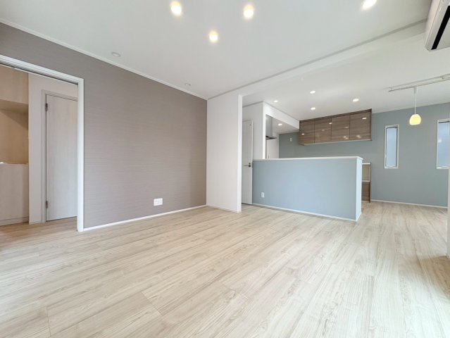新築戸建　岐阜市朝霧町　全2区画分譲の居間・リビング|リビング別角度です。