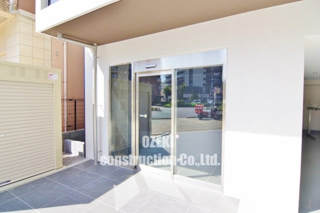 フェリチタ越谷駅前のエントランス