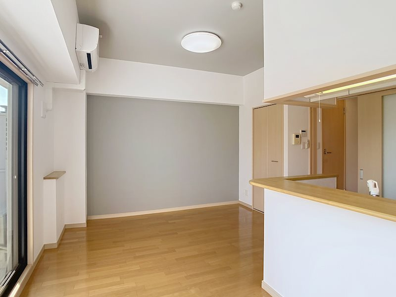 ホワイトアパートメントの居間・リビング|リビングです