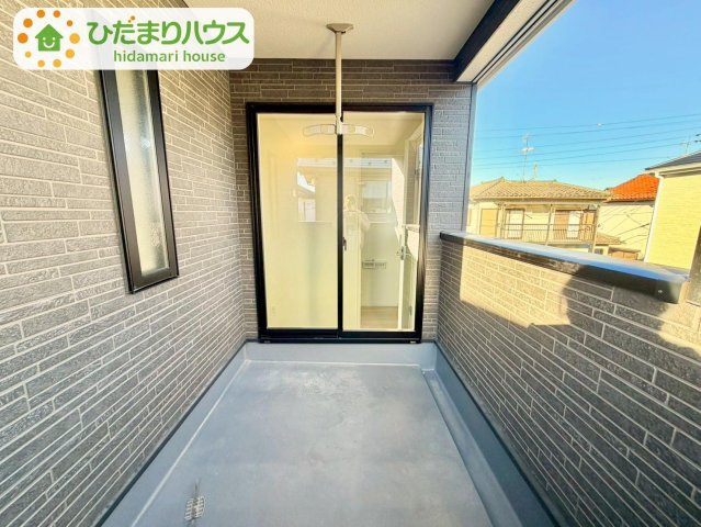 野田市尾崎第16　新築戸建　5号棟のバルコニー|雨の日でも安心なインナーバルコニーなら、外出時もお洗濯物が濡れる心配をしなくてすみますね♪							
