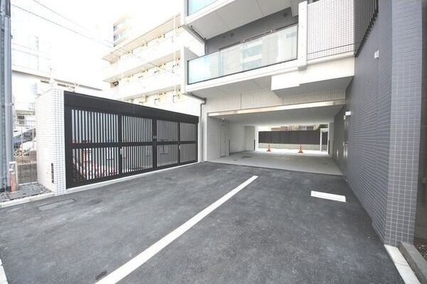 シーズンフラッツ矢場の駐車場|駐車場があるので、車を買う予定の方も安心です
