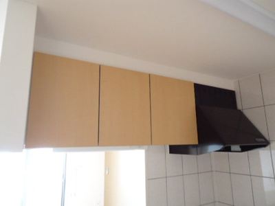 【キッチン】 | エバーレジデンス | 吊戸棚、レンジフード