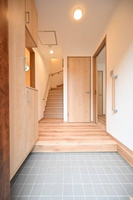 方南一丁目戸建の玄関