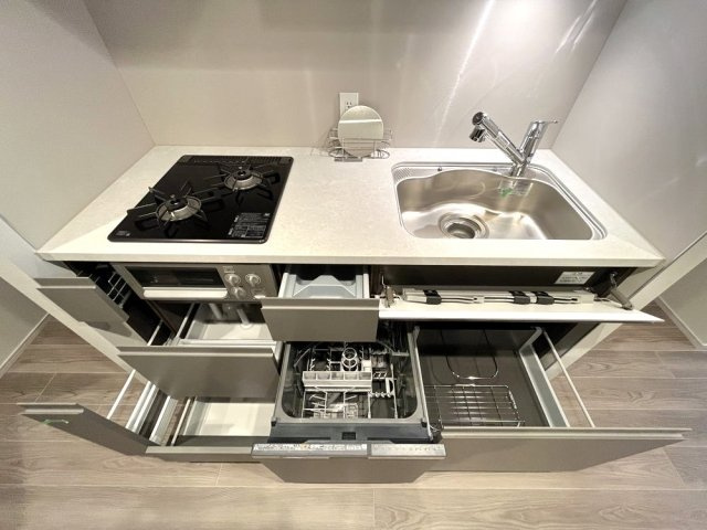 ピアース銀座レジデンスのキッチン|システムキッチン（2口ガスコンロ・グリル付）