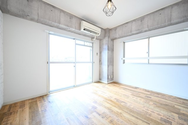 マンション神楽坂の洋室