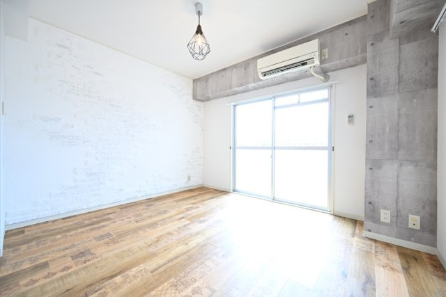 マンション神楽坂の洋室