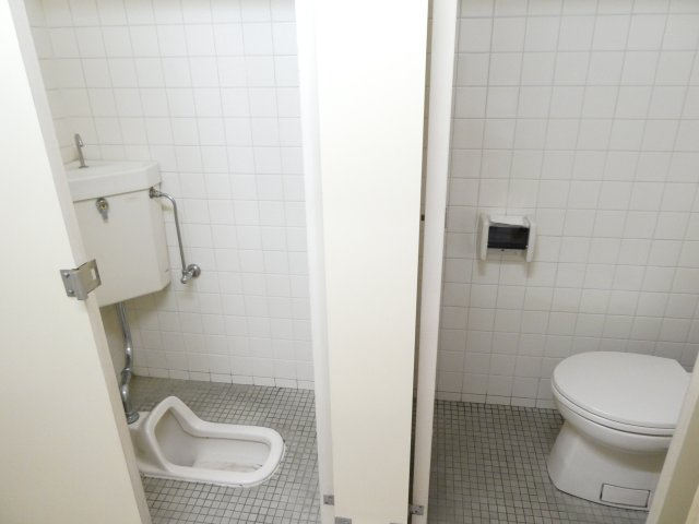 春日部市中央１丁目の店舗事務所のトイレ