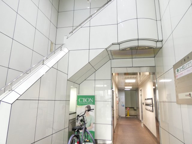 春日部市中央１丁目の店舗事務所のエントランス