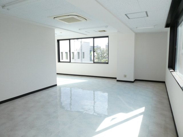 春日部市中央１丁目の店舗事務所の内装