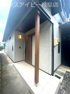 【玄関】 | 岐阜市河渡！築47年のお家を劇的大改造！家族みんなでくつろげる広々リビング3LDK！ | 岐阜市河渡！築47年のお家を劇的大改造！家族みんなでくつろげる広々リビング3LDK！