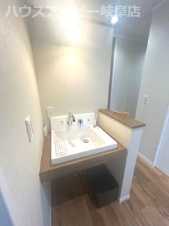 【独立洗面台】 | 岐阜市河渡！築47年のお家を劇的大改造！家族みんなでくつろげる広々リビング3LDK！ | 岐阜市河渡！築47年のお家を劇的大改造！家族みんなでくつろげる広々リビング3LDK！