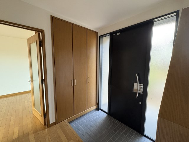 鹿島町下蔵持字沢目 中古一戸建ての玄関