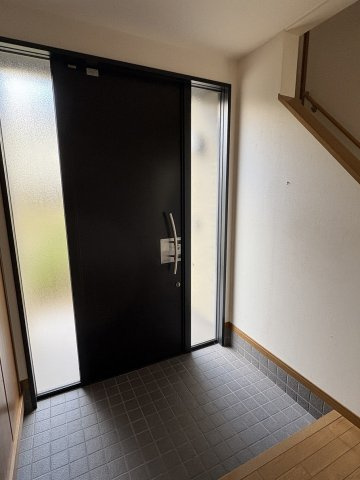 鹿島町下蔵持字沢目 中古一戸建ての玄関