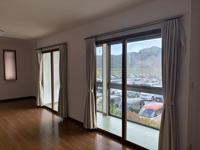 鹿島町下蔵持字沢目 中古一戸建ての洋室