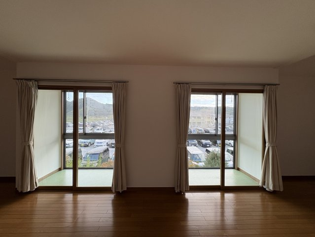 鹿島町下蔵持字沢目 中古一戸建ての洋室