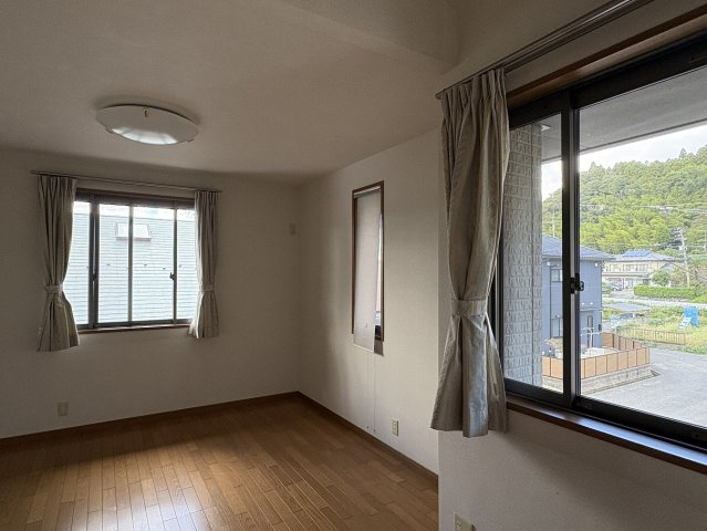 鹿島町下蔵持字沢目 中古一戸建ての洋室