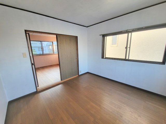 山崎新町戸建の洋室