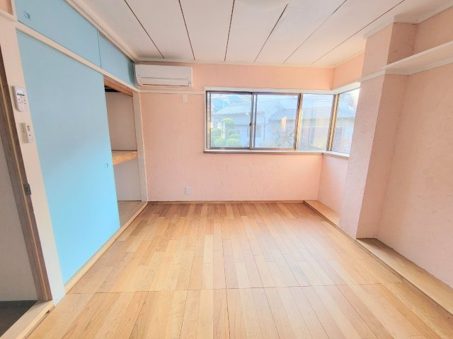 山崎新町戸建の居間・リビング