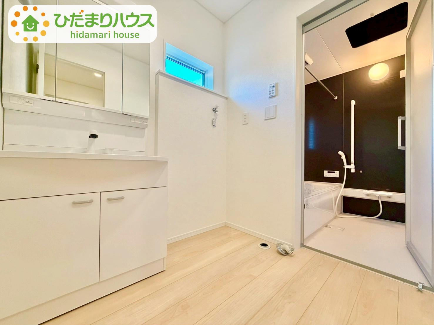 野田市尾崎第16　新築戸建　6号棟の独立洗面台|大きな三面鏡の独立洗面。鏡の後ろは収納となっているのでスッキリと整理できます！							
