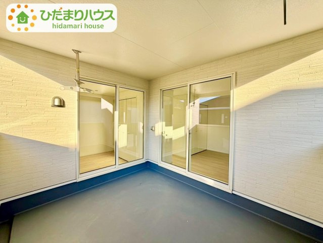 野田市尾崎第16　新築戸建　6号棟のバルコニー|屋根付きの広々インナーバルコニーは、共働きのご家庭の強い味方！急な雨でもお洗濯物の心配がいりませんね(^^)/							
