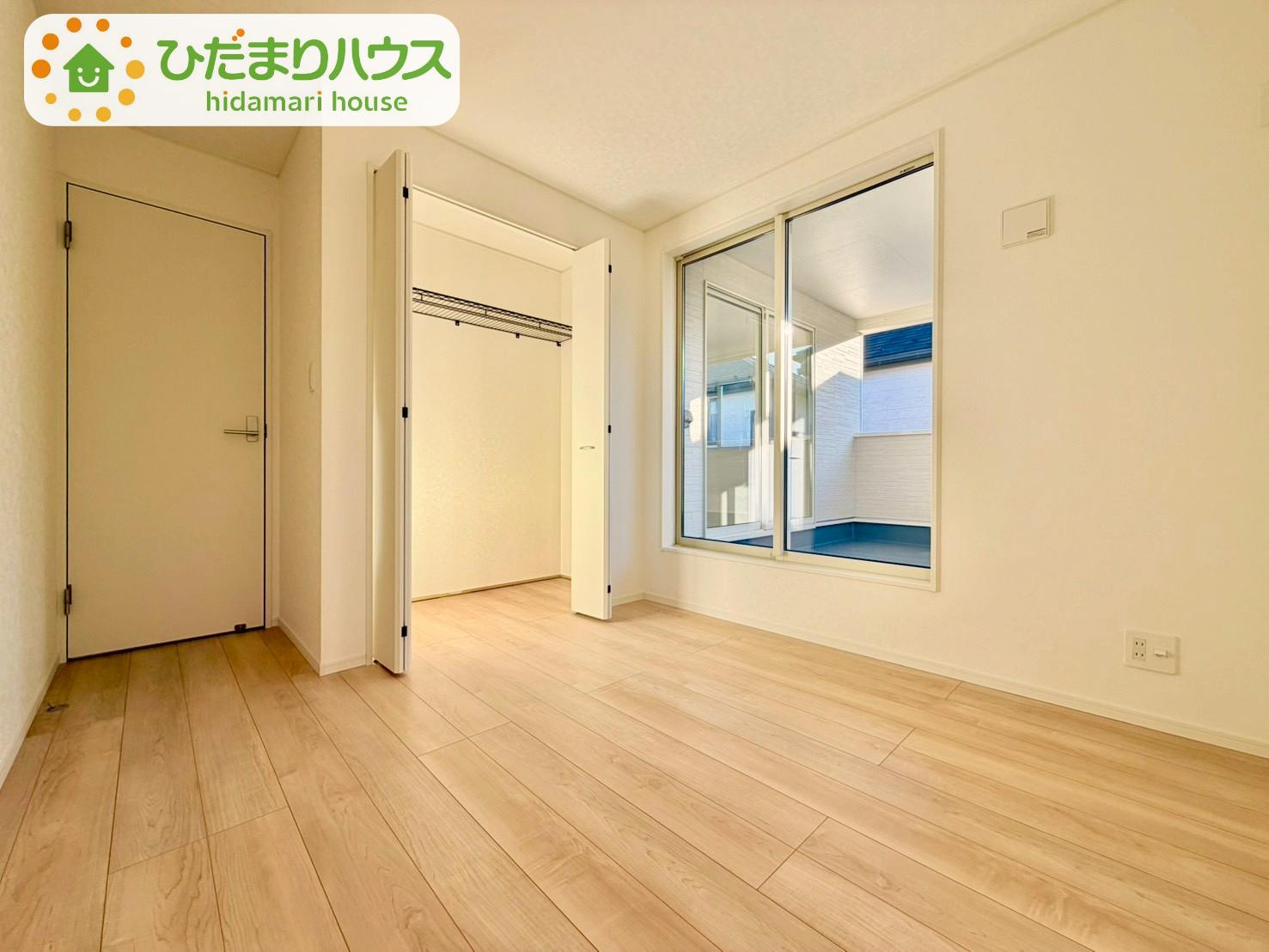 野田市尾崎第16　新築戸建　6号棟の洋室|2部屋から出入りできるバルコニーで、お洗濯物の干し分けもできちゃいますね(^^♪							
