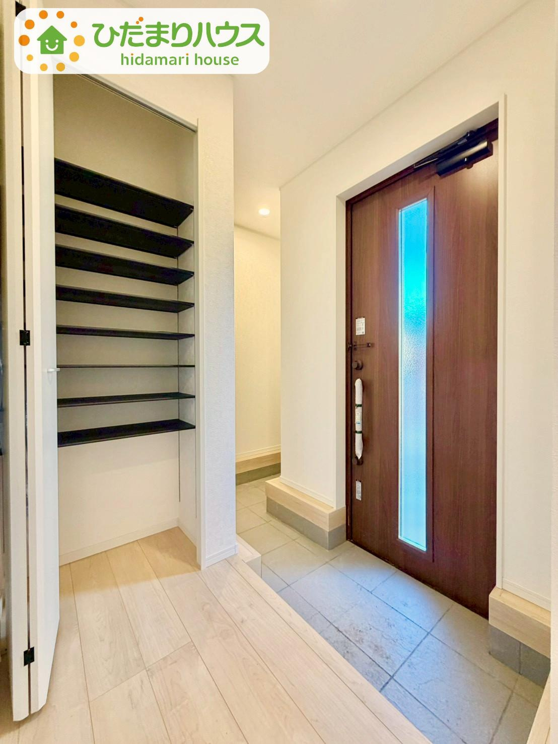 野田市尾崎第16　新築戸建　6号棟の玄関|玄関がひろいので親子で並んで仲良く靴が履けますね(^^)/						
